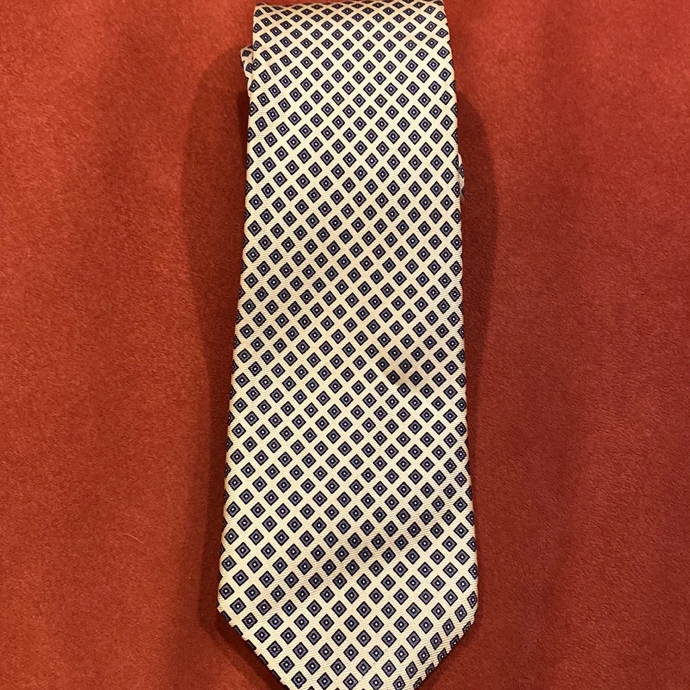 EUC Briar silk tie